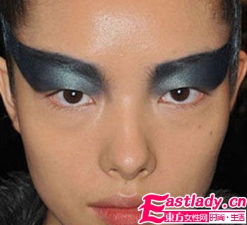 彩妝狂潮 2010秋冬玩轉(zhuǎn)[眼]花樣