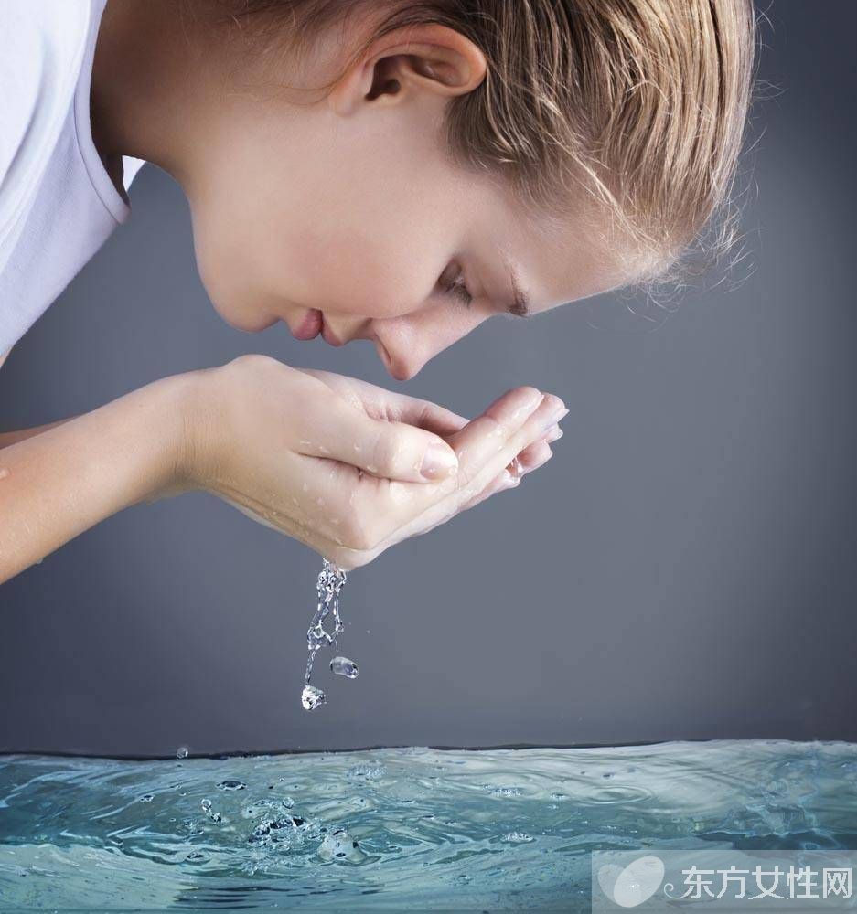 冬天熱水洗臉還是冷水洗臉好 多少度的水更好