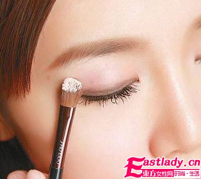 無(wú)暇紅潤(rùn) 七色蜜粉打造[3D]妝容