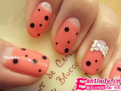 初秋新色美甲 獨(dú)一無二的指尖風(fēng)情