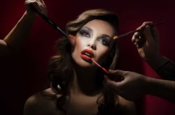 卸妝油的正確用法介紹 卸妝乳和卸妝油哪個(gè)好