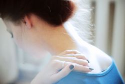 頸部保養(yǎng)的4大對策 不讓頸部的肌膚泄露了你的年齡