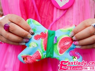 純美美甲燃情指尖 揮別暗淡深秋