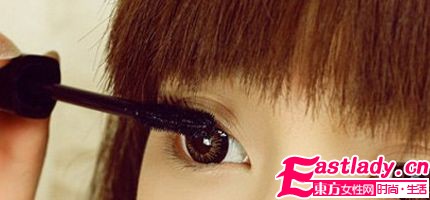 打造俏麗圣誕約會耀眼彩妝 讓你美美過圣誕