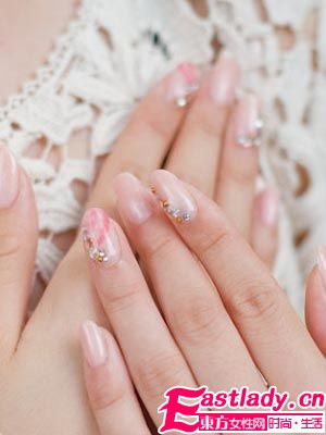 純美美甲燃情指尖 揮別暗淡深秋