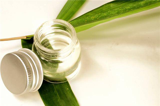 四個肌膚問題 八款美白精華一步搞定