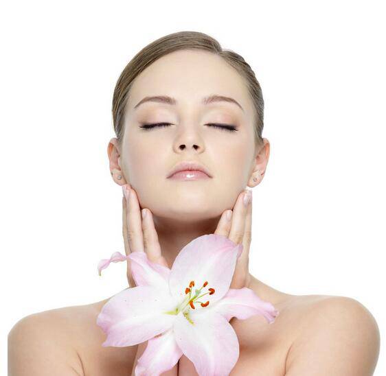 白頭粉刺是怎么形成的 該如何去除