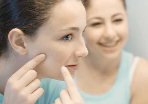 下巴長痘痘的原因有哪些 六大因素不容忽視