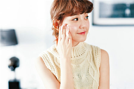 平時(shí)沒時(shí)間做肌膚保養(yǎng) 利用周末時(shí)間把肌膚補(bǔ)回來