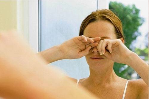 小心這些 手賤 行為 揉眼睛最易造成眼部衰老