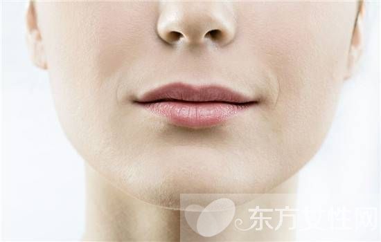 嘴唇起皮是什么原因  教你潤唇的簡單方法