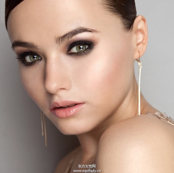 8個(gè)簡(jiǎn)單小妙招 輕松學(xué)會(huì)怎么去黑頭收縮毛孔