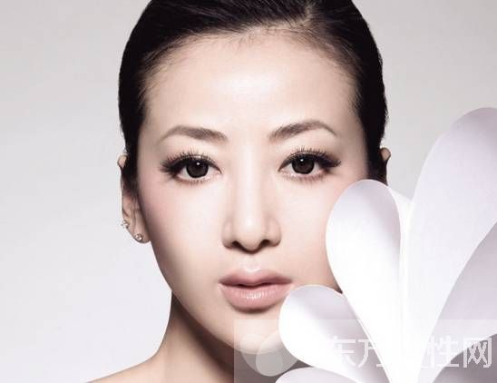 怎樣給皮膚補(bǔ)水保濕