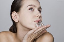 四個(gè)肌膚問題 八款美白精華一步搞定