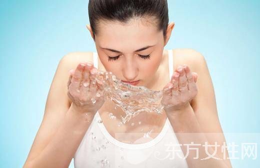 溫水洗臉有什么好處 用什么樣的水洗臉最好