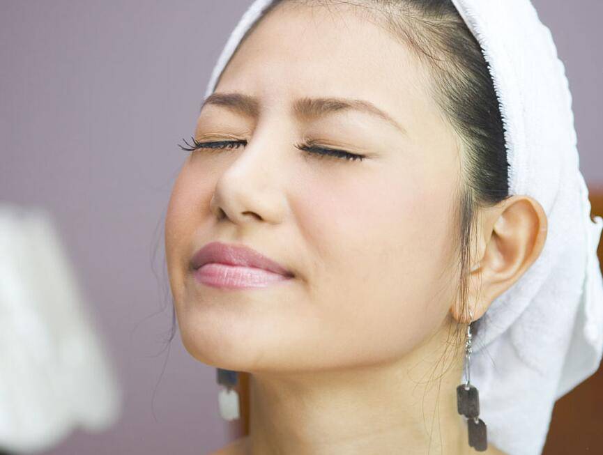 抬頭紋怎樣去除 4個(gè)小妙招讓你告別抬頭紋