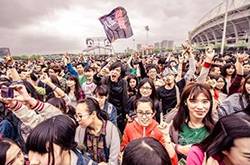 紅唇大法 vs 咬唇萌技  自然堂教你玩轉(zhuǎn)音樂節(jié)