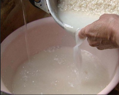 淘米水的新用法 淘米水洗臉皮膚健康又美麗