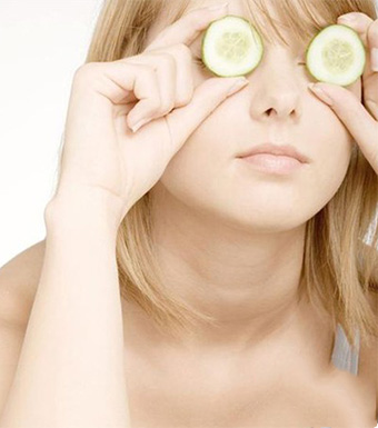 眼袋是如何形成的 祛除眼袋的方法有哪些