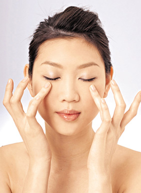 眼袋是如何形成的 祛除眼袋的方法有哪些