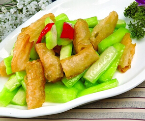 絲瓜的10大養(yǎng)生功效 吃絲瓜美白又淡斑