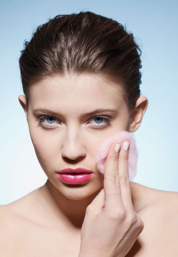 臉上長脂肪粒怎么辦 脂肪粒怎么去除