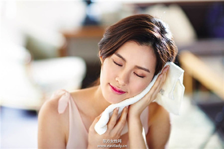 跟當(dāng)紅女星學(xué)敷面膜 肌膚好到爆