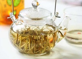 女人吃什么養(yǎng)顏 夏天女性養(yǎng)顏多喝九種花茶