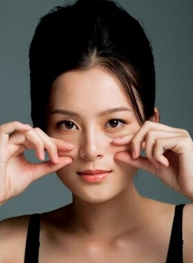 怎樣去除眼部皺紋 三招去除眼部皺紋