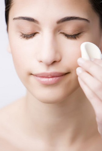 卸妝油的使用方法 正確卸妝步驟卸妝無(wú)殘留