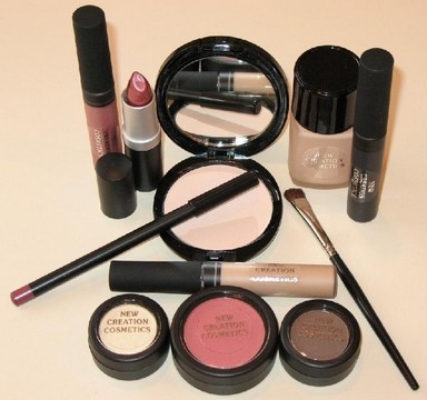 女性美容護(hù)膚 化妝品小樣與正品是一樣的嗎