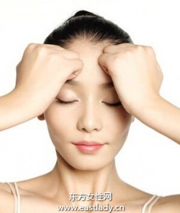 簡(jiǎn)單面部按摩手法可祛痘除紋