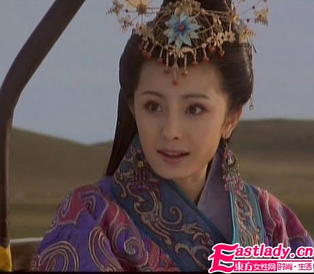 楊冪是否整容 楊冪整容前后照片 楊冪整容后圖片