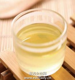 自制草莓燕麥潔面乳 使皮膚更緊致