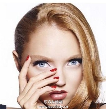 正確使用眼霜預(yù)防眼部肌膚衰老