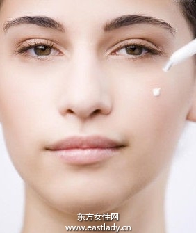 秋季皮膚護(hù)理要注意三方面