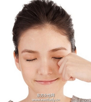 面部緊縮按摩方法