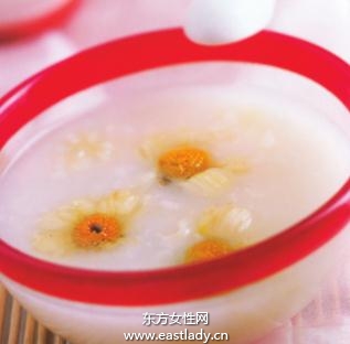 銀耳菊花粥—祛斑潤(rùn)膚