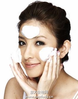 早上洗臉記得使用質地溫和潔面產品