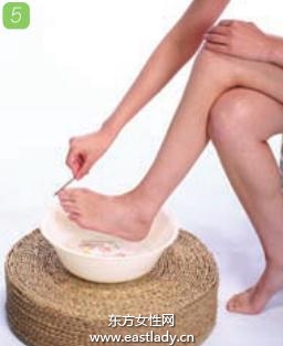 六步足療保健圖解 讓雙足越來(lái)越美麗