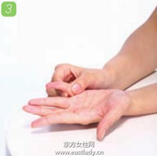 簡單的手指按摩運(yùn)動 讓雙手變美麗