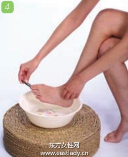 六步足療保健圖解 讓雙足越來(lái)越美麗