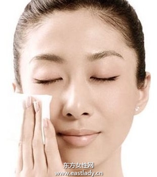 科學(xué)肌膚護(hù)理 給干燥肌膚補(bǔ)水保濕