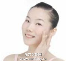 抹潤(rùn)膚霜的正確使用手法