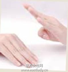 手部按摩操防止手部肌膚老化