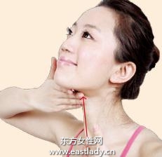 頸部按摩方法消除惹人頸紋