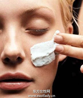 不同膚質(zhì)肌膚面部清潔手法各不同