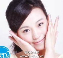 使用美白化妝水迅速補(bǔ)水