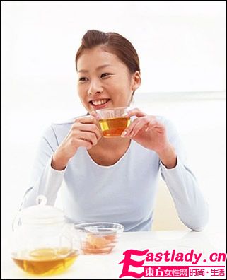 美白阻擊點(diǎn) 戰(zhàn)勝痘疤、斑點(diǎn)和黑眼圈困擾