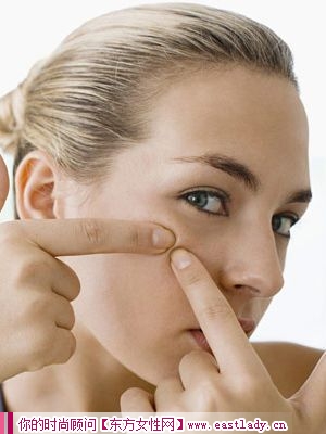 祛痘小常識(shí)之痘痘不可以擠和摳